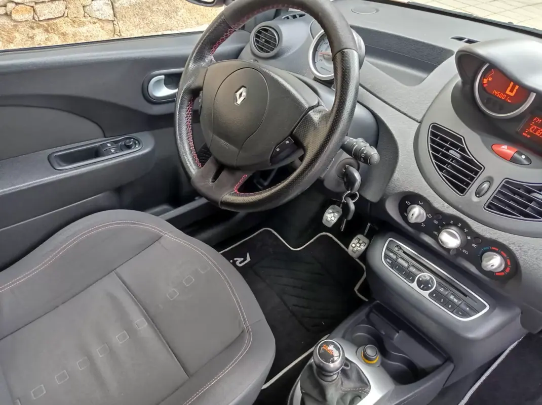 Renault Twingo 2009 - 11700 EUR, 145500 km - AUTO.MOTO.pt - 145500km - foto 12 de 15