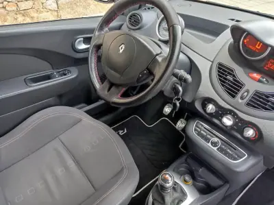 Renault Twingo 2009 - 11700 EUR, 145500 km - AUTO.MOTO.pt - 145500km - foto 12 de 15