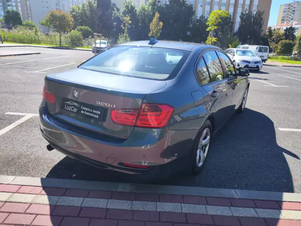 BMW 320 2013 - 14980 EUR, 161500 km - AUTO.MOTO.pt - 161500km - foto 8 de 38
