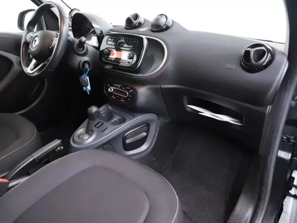 Smart ForFour 2017 - 11490 EUR, 22359 km - AUTO.MOTO.pt - 22359km - foto 25 de 48