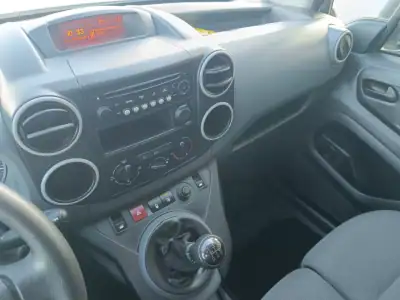 Citroën BERLINGO 3 LUGARES 2017 - 9000 EUR, 220000 km - AUTO.MOTO.pt - 220000km - foto 27 de 30