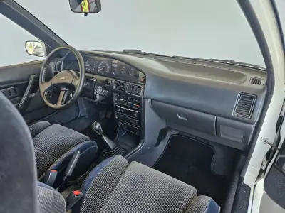 Toyota Corolla 1988 - 8999 EUR, 220000 km - AUTO.MOTO.pt - 220000km - foto 6 de 9