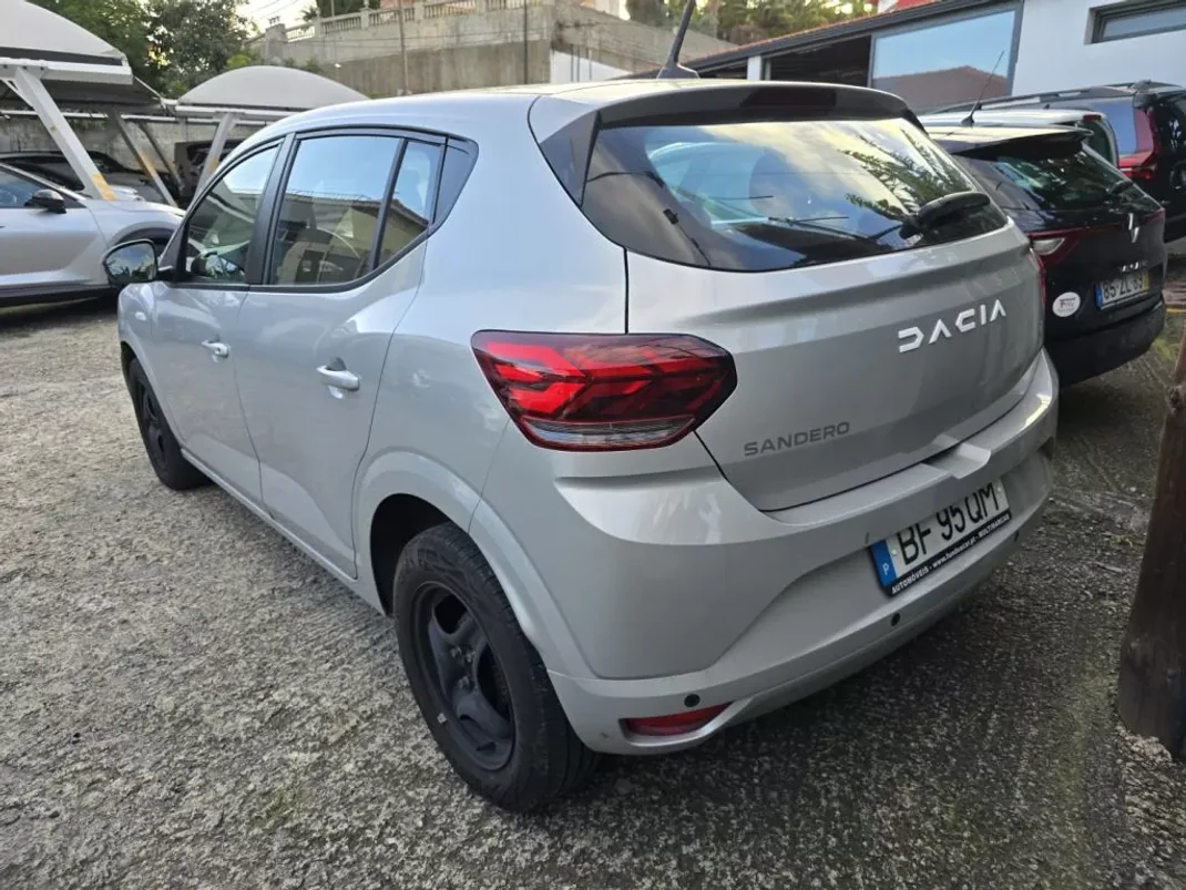 Dacia Sandero 2023 - 16450 EUR, 24000 km - AUTO.MOTO.pt - 24000km - foto 2 de 5