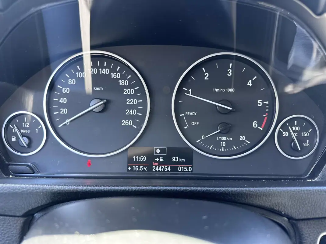 BMW 316 2014 - 11900 EUR, 240000 km - AUTO.MOTO.pt - 240000km - foto 26 de 58