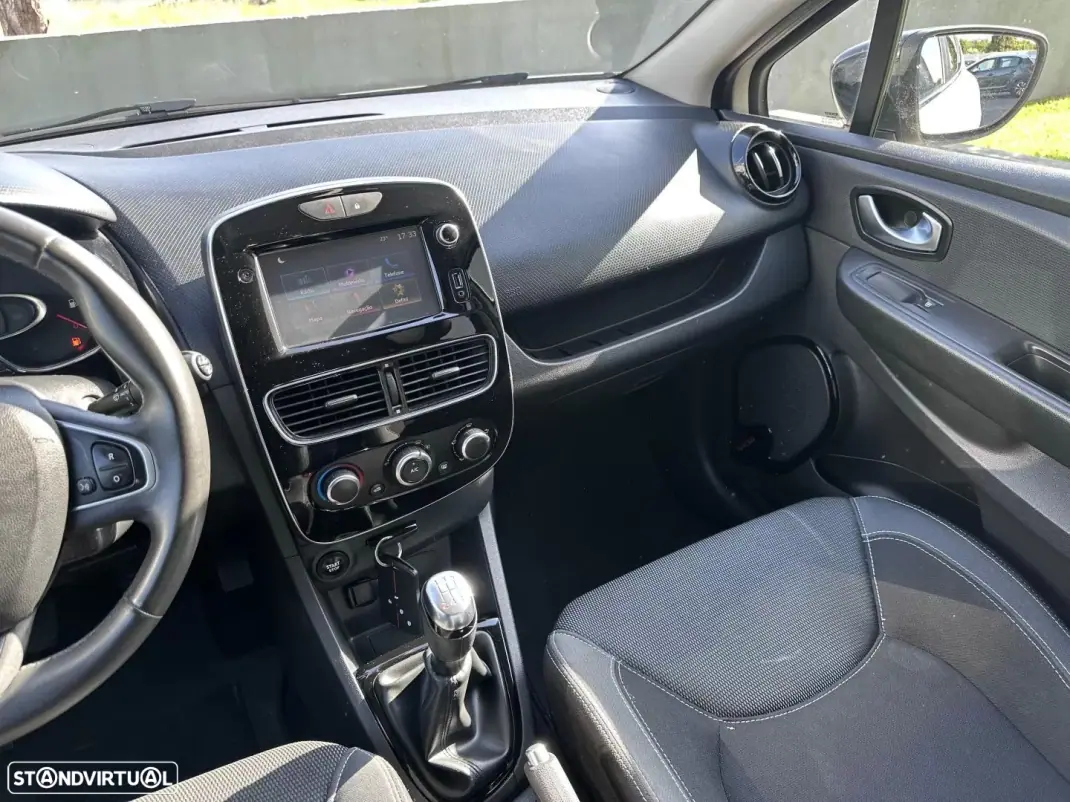 Renault Clio 2017 - 9900 EUR, 135702 km - AUTO.MOTO.pt - 135702km - foto 39 de 47