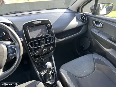 Renault Clio 2017 - 9900 EUR, 135702 km - AUTO.MOTO.pt - 135702km - foto 39 de 47