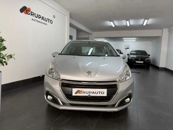 Peugeot 208 2015 - 8500 EUR, 152000 km - 152000km - foto 2 de 26