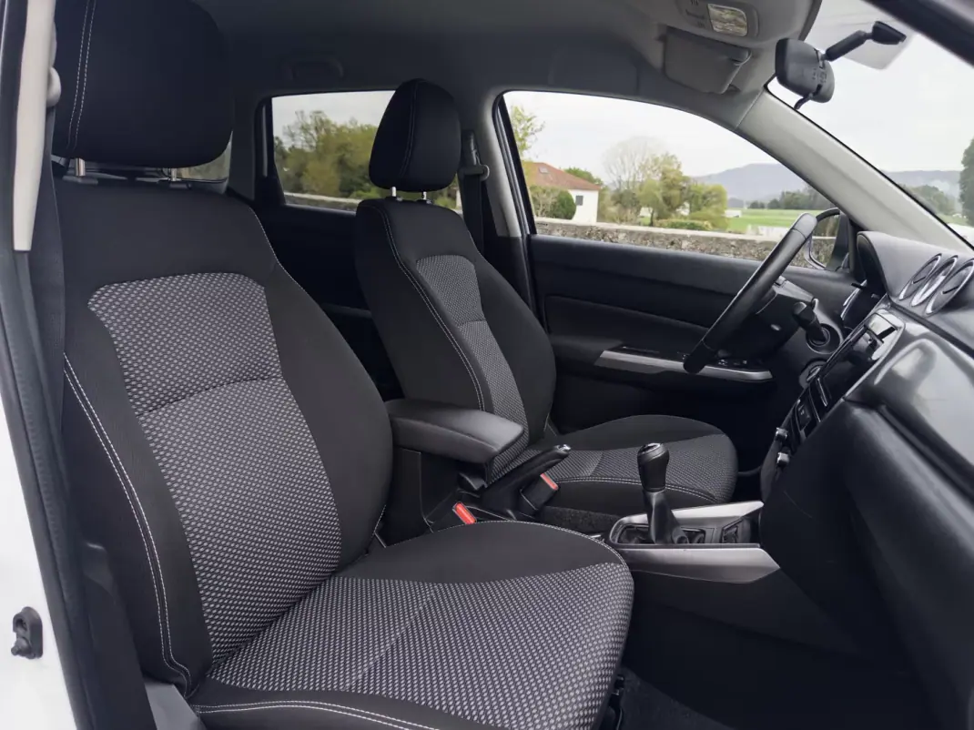 Suzuki Vitara 2019 - 15990 EUR, 77000 km - AUTO.MOTO.pt - 77000km - foto 31 de 32