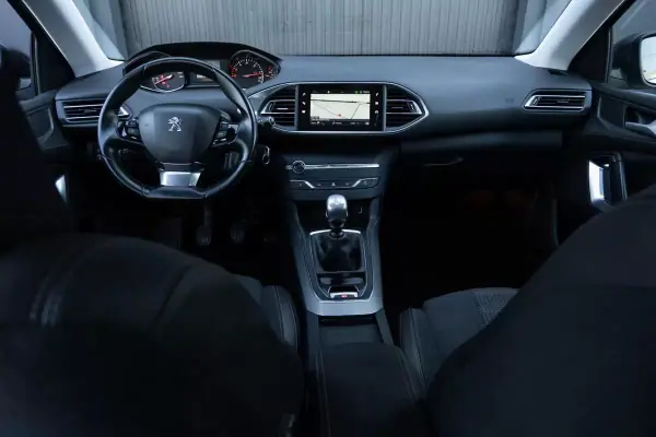 Peugeot 308 SW 2018 - 10999 EUR, 206516 km - AUTO.MOTO.pt - 206516km - foto 21 de 30