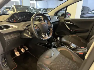 Peugeot 2008 2016 - 9990 EUR, 90000 km - AUTO.MOTO.pt - 90000km - foto 5 de 49