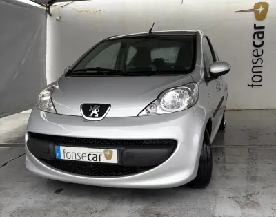 Peugeot 107 2008 - 7990 EUR, 77532 km - AUTO.MOTO.pt - 77532km - foto 2 de 12