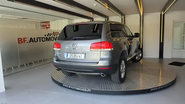 Volkswagen Touareg 2006 - 13900 EUR, 262462 km - AUTO.MOTO.pt - 262462km - foto 18 de 60