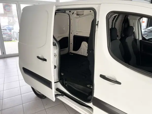 Citroën Berlingo 1.6 BlueHDi L1 Club 3L 2018 - 9900 EUR, 143113 km - AUTO.MOTO.pt - 143113km - foto 18 de 20