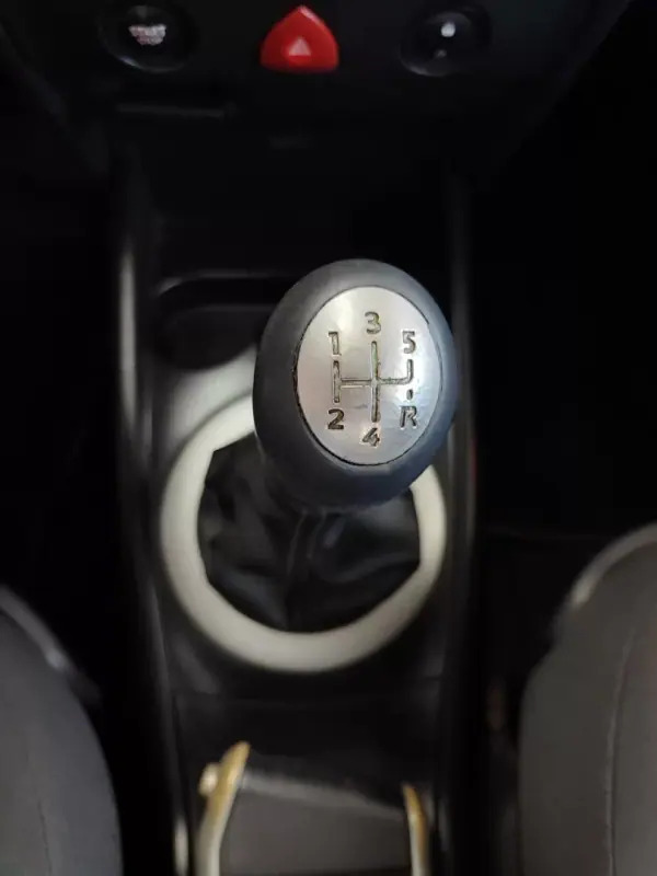 Renault Mégane 2005 - 2950 EUR, 278000 km - AUTO.MOTO.pt - 278000km - foto 29 de 32