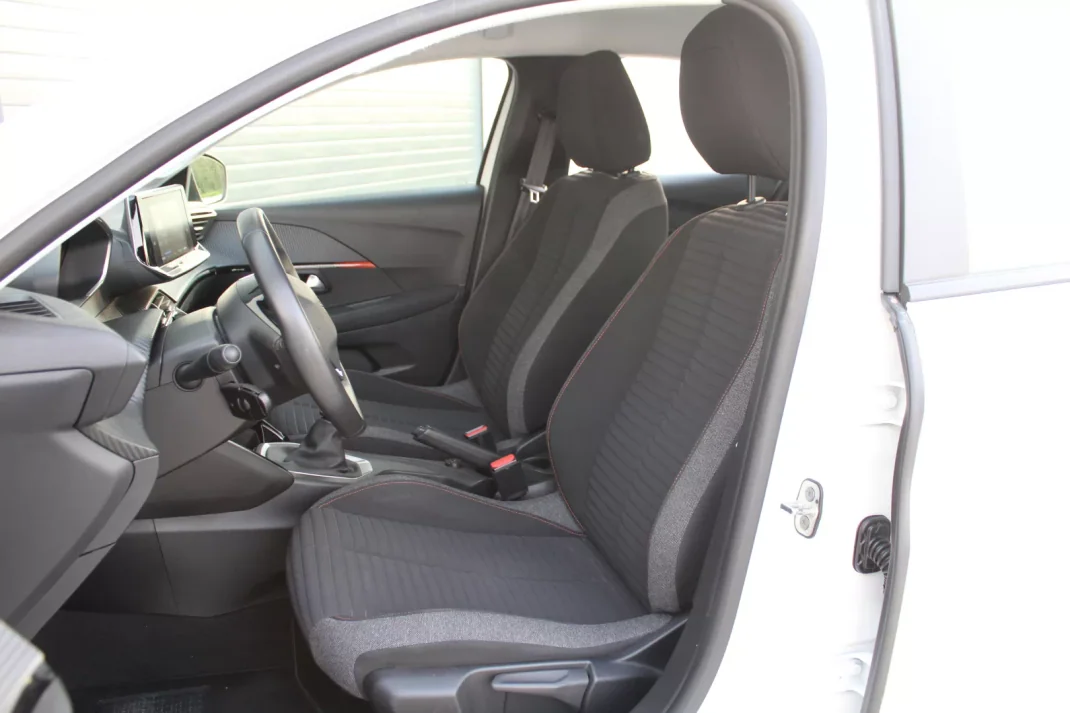 Peugeot 208 2021 - 16200 EUR, 27000 km - AUTO.MOTO.pt - 27000km - foto 10 de 19