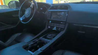 Jaguar F-Pace 2017 - 18900 EUR, 149000 km - 149000km - foto 22 de 23