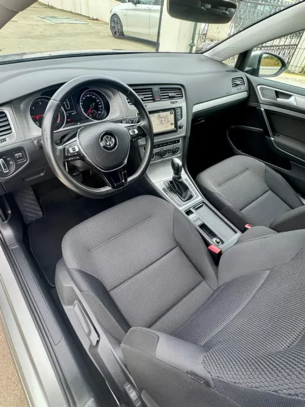 Volkswagen Golf 2016 - 18900 EUR, 98000 km - AUTO.MOTO.pt - 98000km - foto 6 de 27