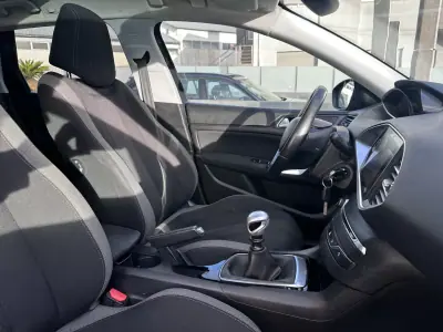 Peugeot 308 SW 2016 - 8900 EUR, 200000 km - AUTO.MOTO.pt - 200000km - foto 47 de 51