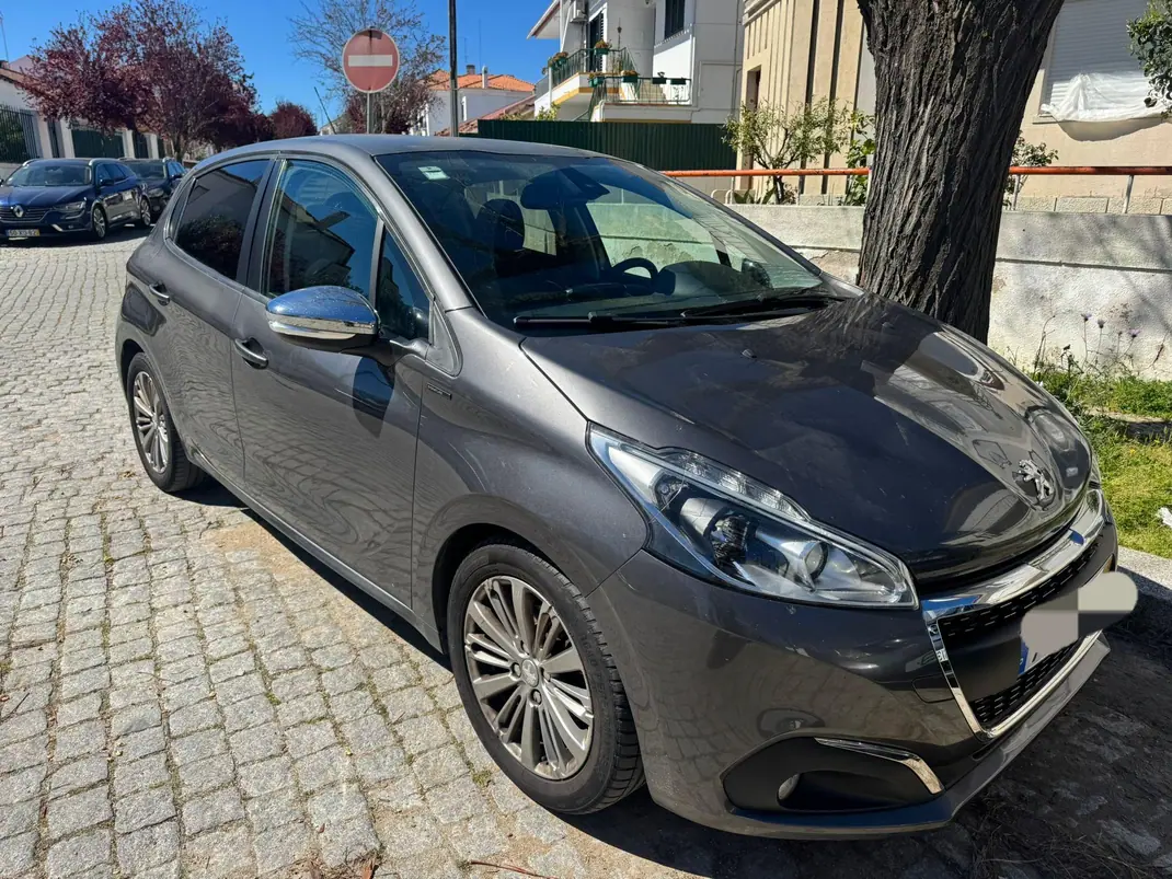 Peugeot 208 2019 - 10500 EUR, 136500 km - AUTO.MOTO.pt - 136500km - foto 1 de 8