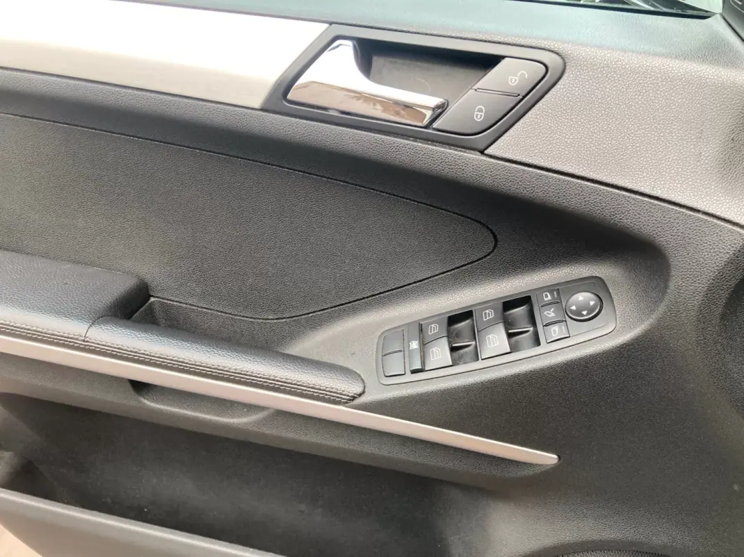 Mercedes-Benz ML 320 2006 - 16890 EUR, 170000 km - AUTO.MOTO.pt - 170000km - foto 11 de 20