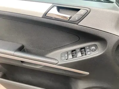 Mercedes-Benz ML 320 2006 - 16890 EUR, 170000 km - AUTO.MOTO.pt - 170000km - foto 11 de 20