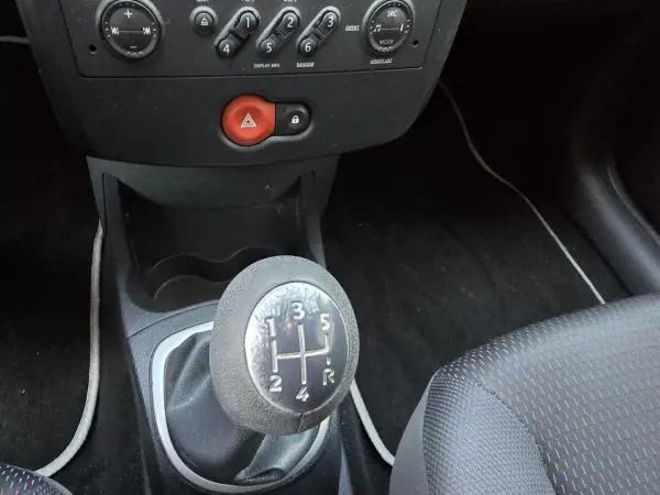 Renault Clio Break 2008 - 3999 EUR, 208437 km - AUTO.MOTO.pt - 208437km - foto 17 de 19