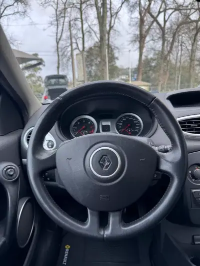 Renault Clio 2010 - 5900 EUR, 171000 km - AUTO.MOTO.pt - 171000km - foto 7 de 13