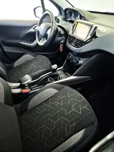 Peugeot 2008 2018 - 10750 EUR, 94500 km - 94500km - foto 5 de 7