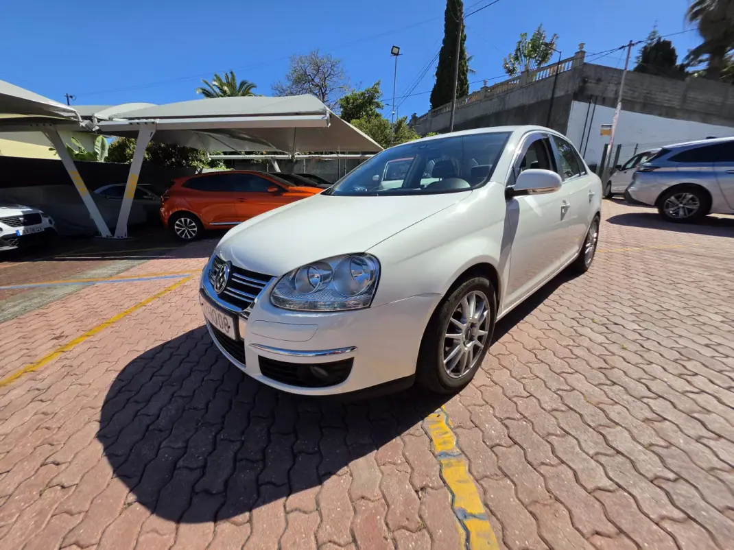 Volkswagen Jetta 2009 - 8750 EUR, 215000 km - AUTO.MOTO.pt - 215000km - foto 1 de 6