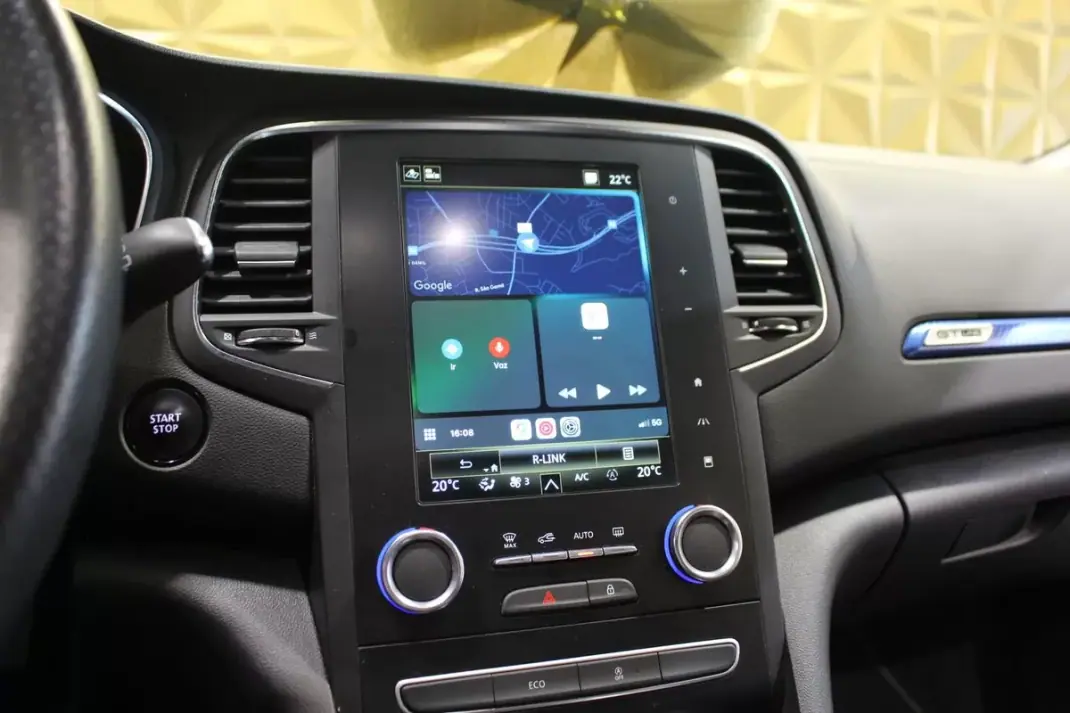 Renault Mégane Sport Tourer 2020 - 16790 EUR, 137000 km - AUTO.MOTO.pt - 137000km - foto 26 de 37