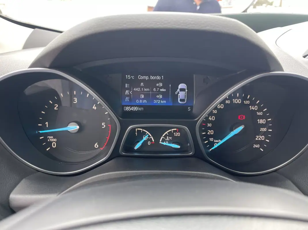 Ford Kuga 2017 - 17950 EUR, 85499 km - AUTO.MOTO.pt - 85499km - foto 11 de 14