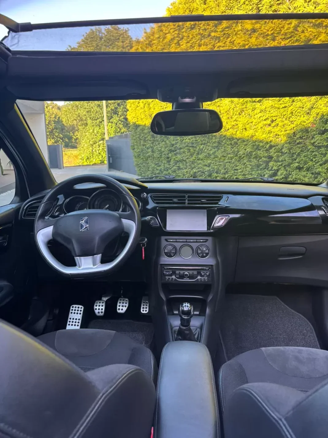 Citroën DS3 2013 - 10900 EUR, 135000 km - AUTO.MOTO.pt - 135000km - foto 24 de 31