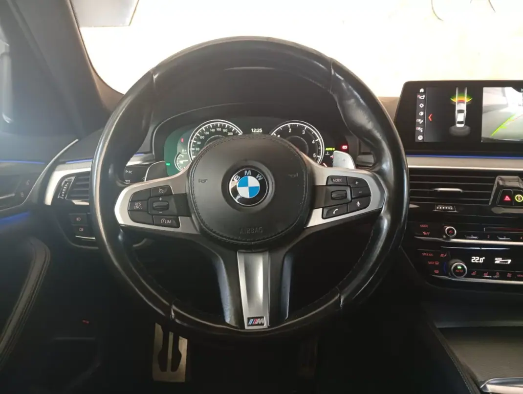 BMW 520 2017 - 33950 EUR, 225000 km - AUTO.MOTO.pt - 225000km - foto 12 de 21