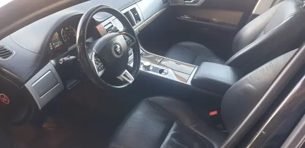 Jaguar XF Sportbrake 2015 - 19990 EUR, 179000 km - AUTO.MOTO.pt - 179000km - foto 9 de 29