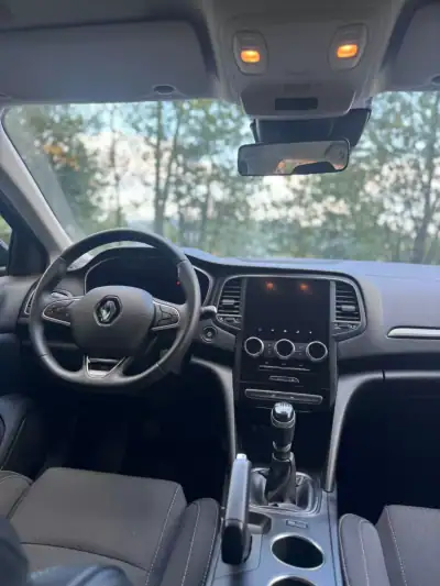 Renault Mégane Break 2022 - 17500 EUR, 116925 km - AUTO.MOTO.pt - 116925km - foto 14 de 19