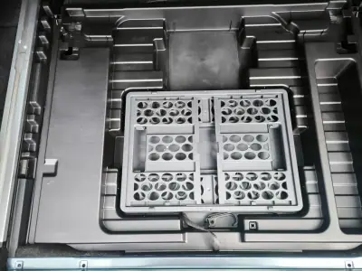 Mercedes-Benz E 250 2013 - 12950 EUR, 369000 km - AUTO.MOTO.pt - 369000km - foto 37 de 41