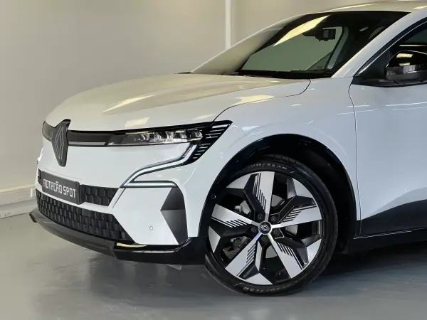 Renault Mégane E-Tech 2022 - 27990 EUR, 50000 km - AUTO.MOTO.pt - 50000km - foto 35 de 54