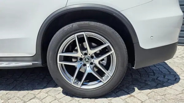 Mercedes-Benz GLC 250 2017 - 38590 EUR, 116000 km - AUTO.MOTO.pt - 116000km - foto 8 de 16