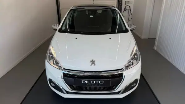 Peugeot 208 2016 - 9990 EUR, 105740 km - AUTO.MOTO.pt - 105740km - foto 4 de 23