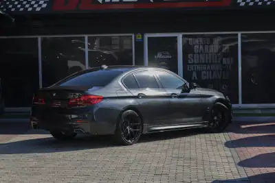 BMW 530e 2019 - 26850 EUR, 181810 km - AUTO.MOTO.pt - 181810km - foto 46 de 47