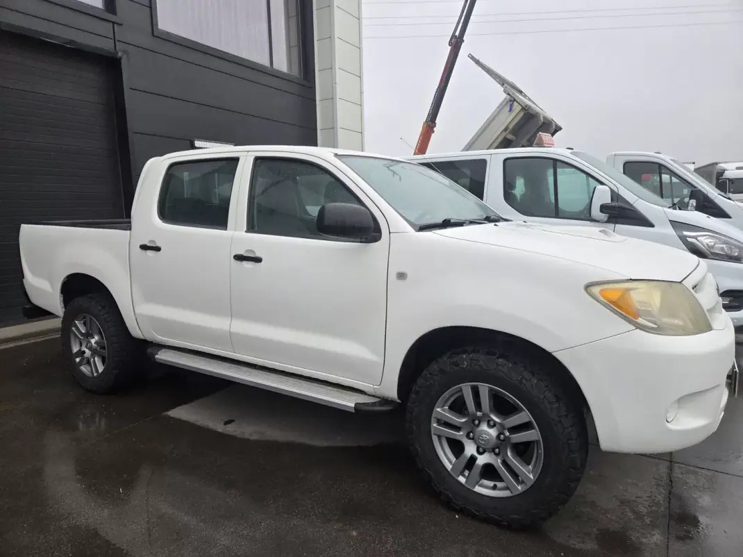 Toyota Hilux 2008 - 16750 EUR, 97657 km - AUTO.MOTO.pt - 97657km - foto 1 de 7