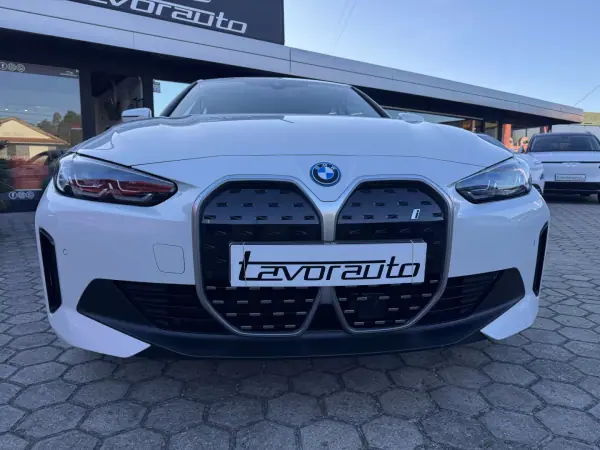 BMW i4 2022 — foto 3 de 45