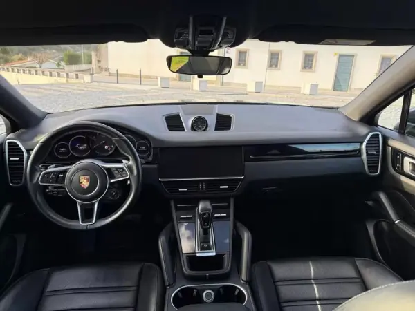 Porsche Cayenne Coupé 2021 - 64999 EUR, 119000 km - AUTO.MOTO.pt - 119000km - foto 22 de 37