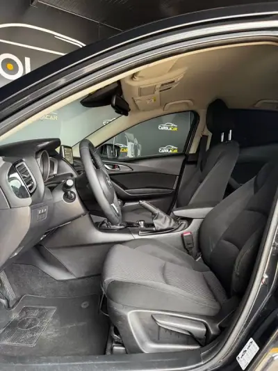 Mazda 3 2015 - 11950 EUR, 108000 km - AUTO.MOTO.pt - 108000km - foto 7 de 21
