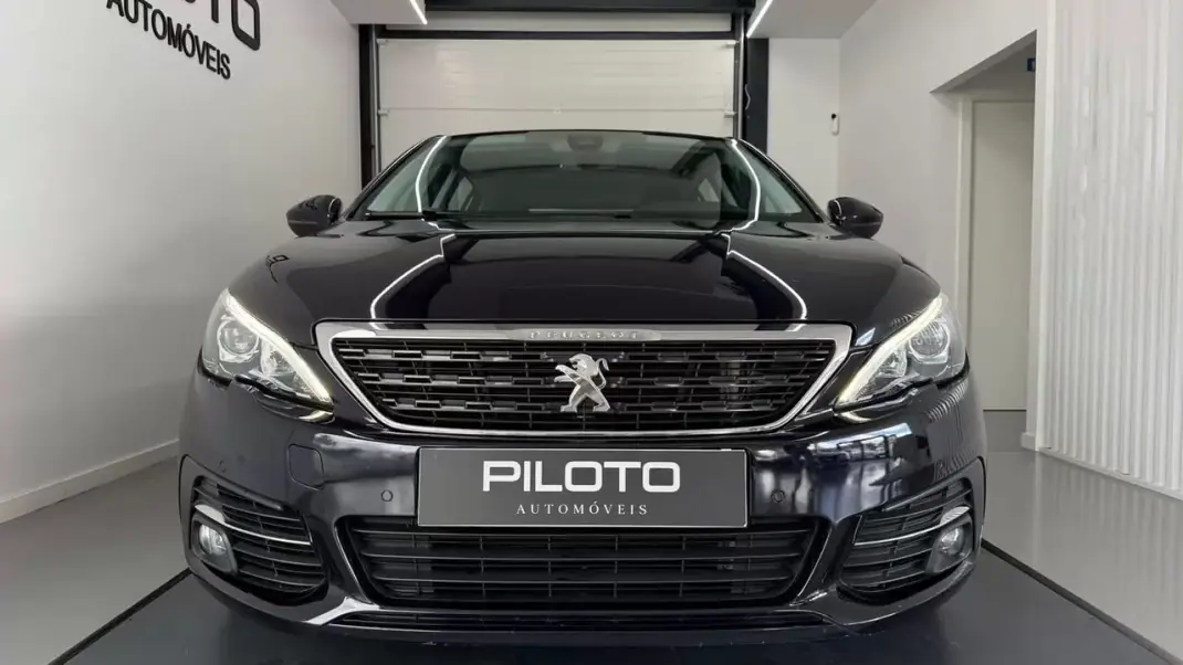 Peugeot 308 2019 - 15990 EUR, 117723 km - AUTO.MOTO.pt - 117723km - foto 3 de 23