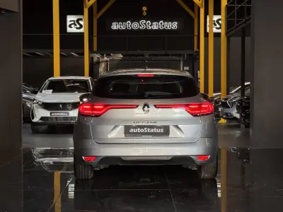Renault Mégane Sport Tourer 2023 — foto 6 de 23