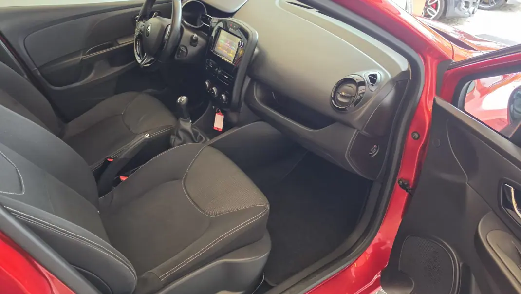 Renault Clio 2014 - 7900 EUR, 194340 km - AUTO.MOTO.pt - 194340km - foto 42 de 47
