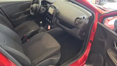 Renault Clio 2014 - 7900 EUR, 194340 km - AUTO.MOTO.pt - 194340km - foto 42 de 47
