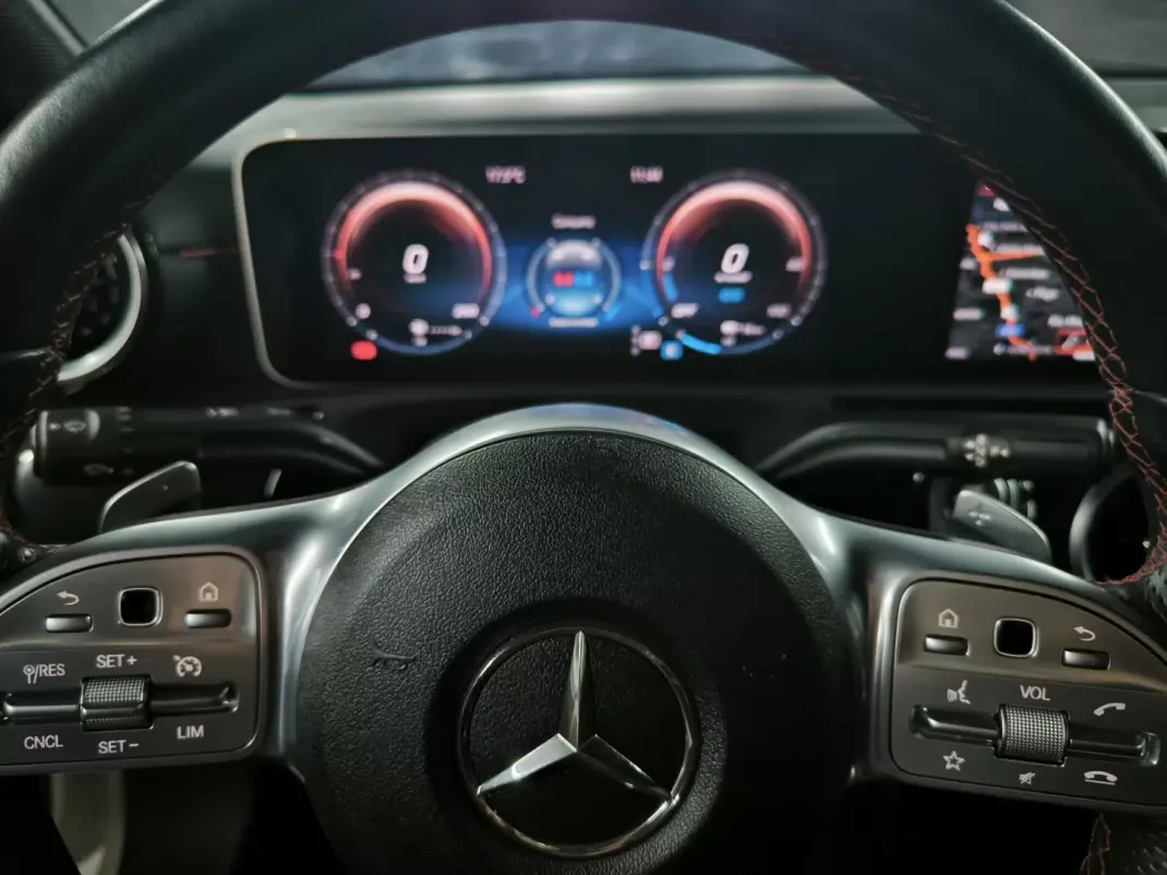 Mercedes-Benz A 250 Limousine 2020 - 25950 EUR, 141000 km - AUTO.MOTO.pt - 141000km - foto 42 de 55