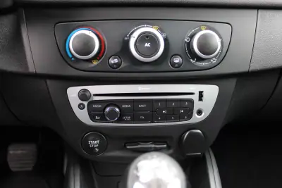 Renault Mégane Coupe 2014 - 10900 EUR, 202494 km - AUTO.MOTO.pt - 202494km - foto 20 de 23